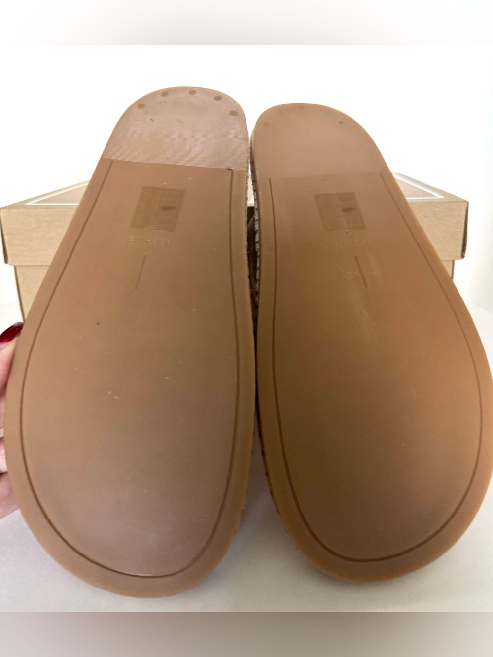 NIB Dolce Vita Stefano Gemstone Beige Cream Nude Suede Thong Comfy Sandals US7 - Picture 5 of 6